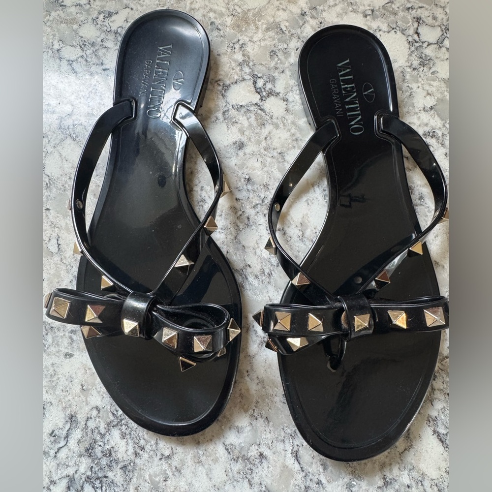 Valentino Garavani Rockstud Black and Gold Bow Sandals - Picture 3 of 11